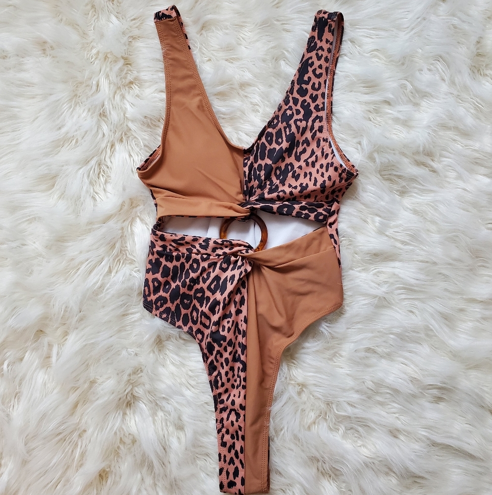 NEW - Ring One Piece Leopard Swimsuit